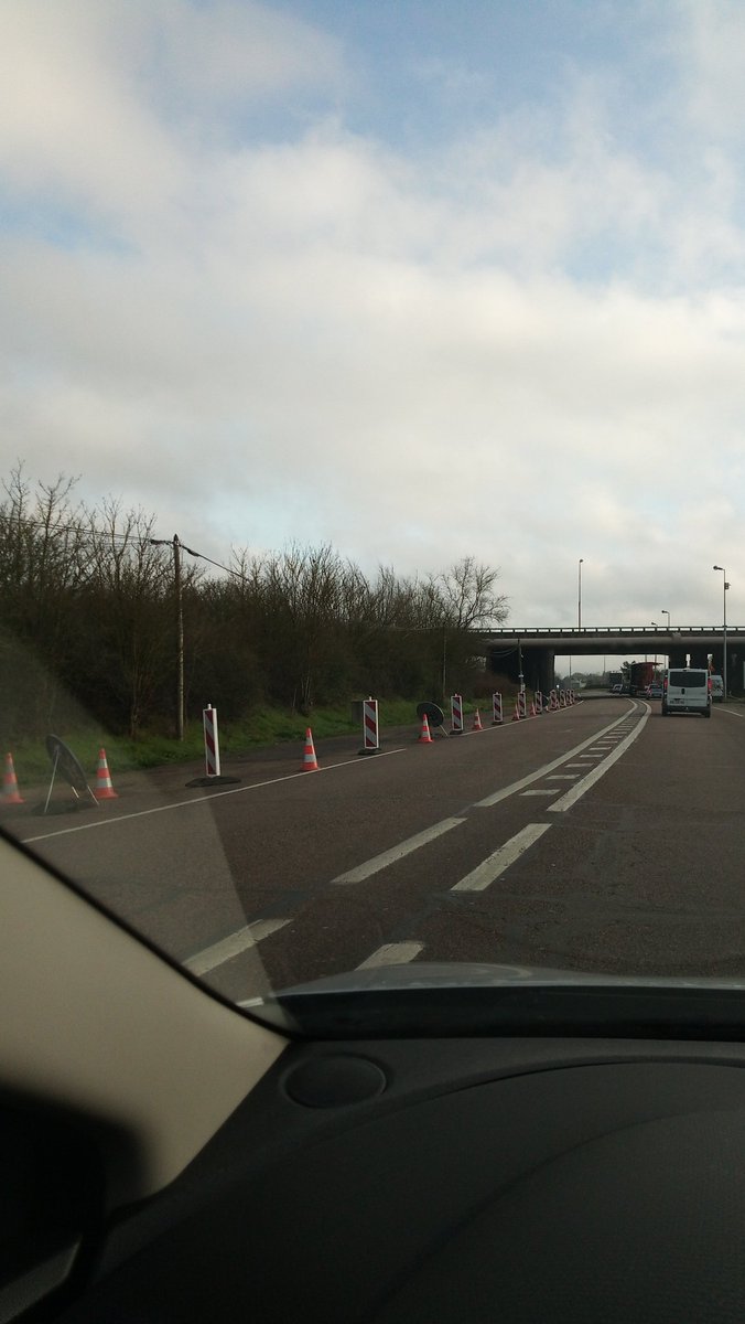 A13sortie20's tweet photo. Le changement c'est maintenant? #criquebeufsurseine @AggloSeineEure @EureenNormandie @DepecheLouviers @sanef_1077 @sanef_groupe https://t.co/MPzMVdEZWK