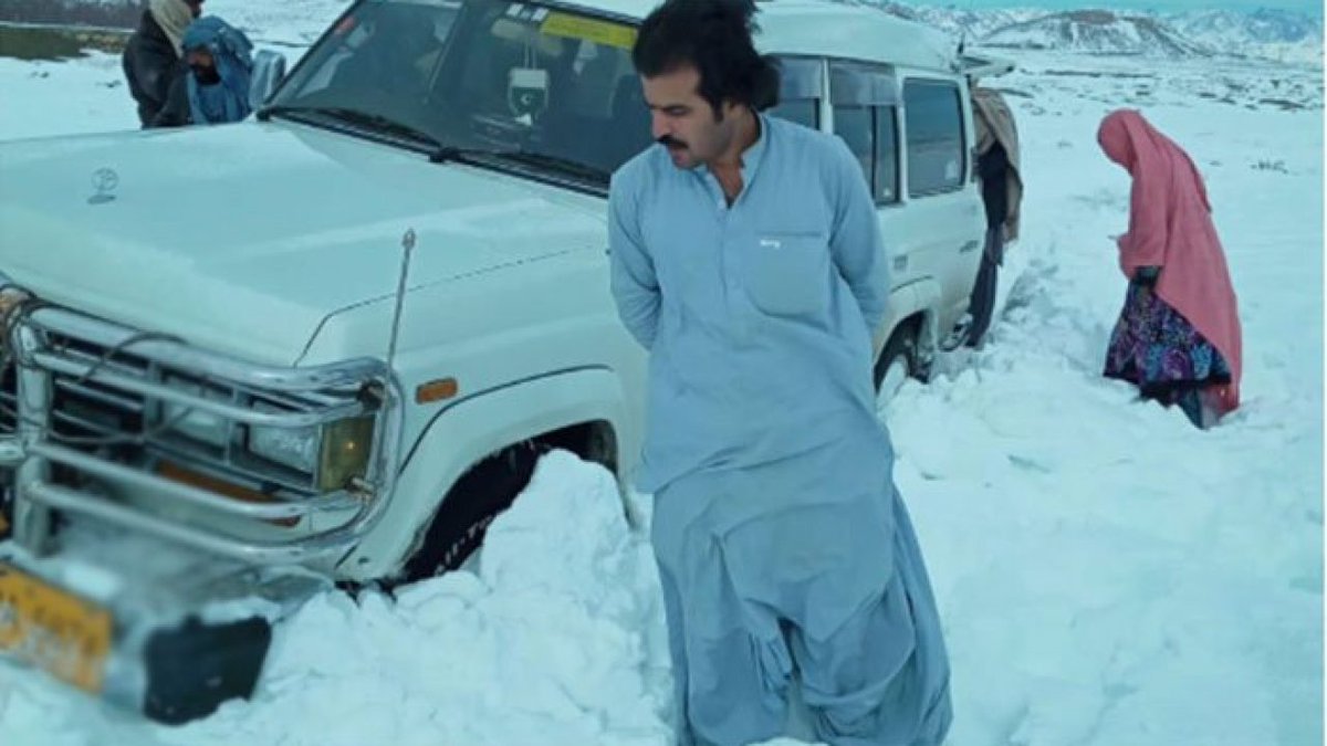 ReportBae's tweet photo. LOCAL HERO SULEMAN KHAN RESCUED 100 PEOPLE TRAPPED IN QUETTA SNOWFALL - ReportBae
Read More at: https://t.co/iGyCbMfqr2
.
.
.
.
.
.
#quettasnow #quettaincident #RESCUE #rescuepeople https://t.co/RVsYhqA5hQ