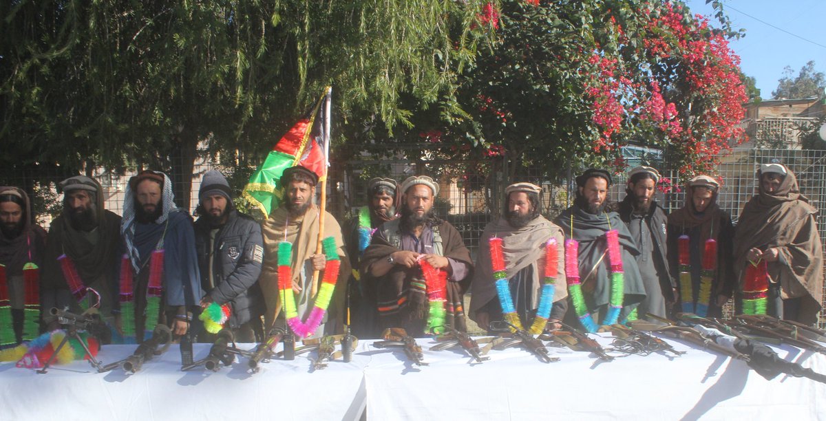 201Corps_ANATF's tweet photo. نن، په کونړکی 16 تنه داعش جنګیالی افغان ځواکونوته تسلیم شول. د 201 سیلاب قول اردو ځواکونه د افغانستان په ختیځو ولایتونو کی دوامداره عملیات ترسره کوی چی داعش جنګیالی یی تسلیمیدو ته مجبوره کړی دی
#Kunar #DaeshSurrender #Security #Peace #Afghanistan https://t.co/7cJyTQfT0s