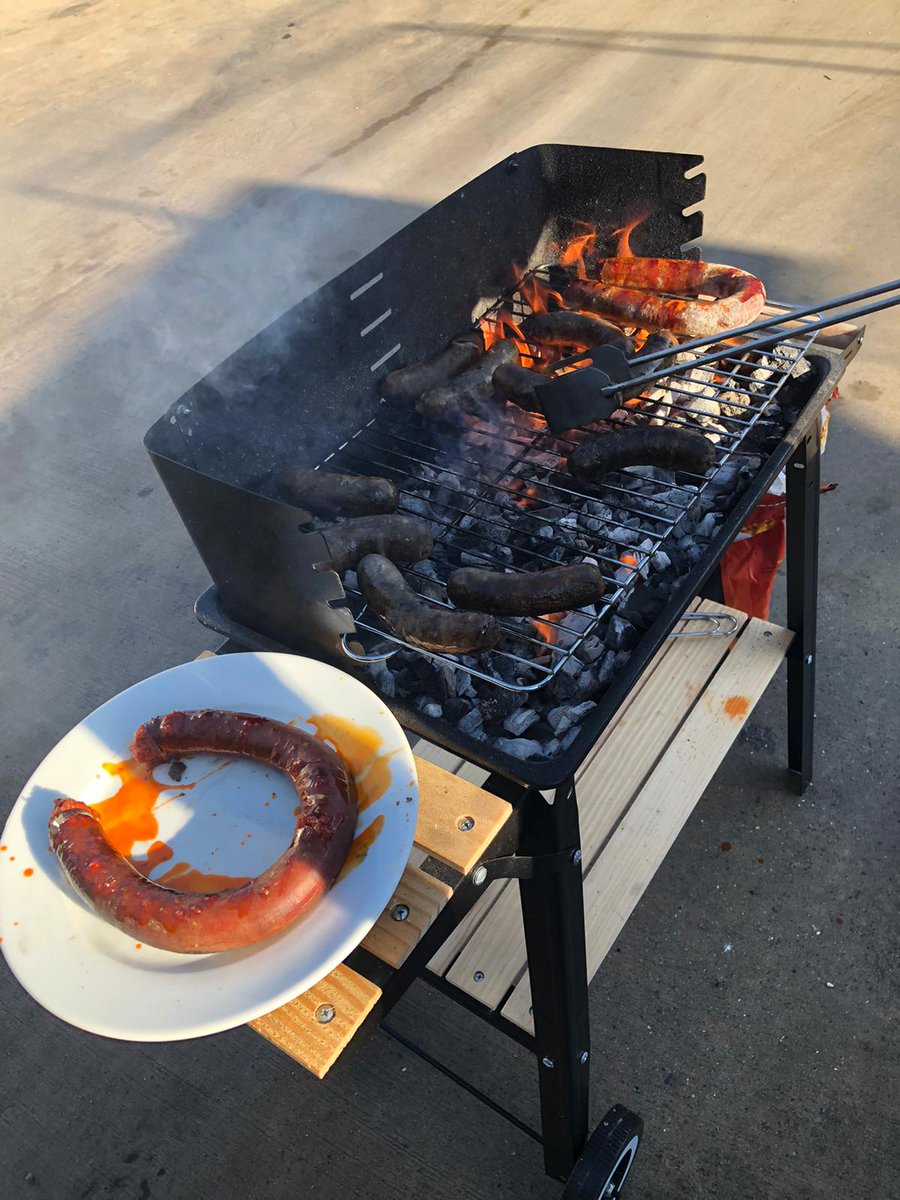 FuturtransSL's tweet photo. A 𝗙𝘂𝘁𝘂𝗿𝘁𝗿𝗮𝗻𝘀 ja ho estem brufant! Visca Sant Antoni! 🔥

#santantoni #santantoni20 #mallorca #torrada #foguerons #santantoniieldimoni #espinegades #sobrassada #botifarrons #dimonis #santantoniieldimoni #focifum #viscasantantoni https://t.co/AEfOW2l7t4