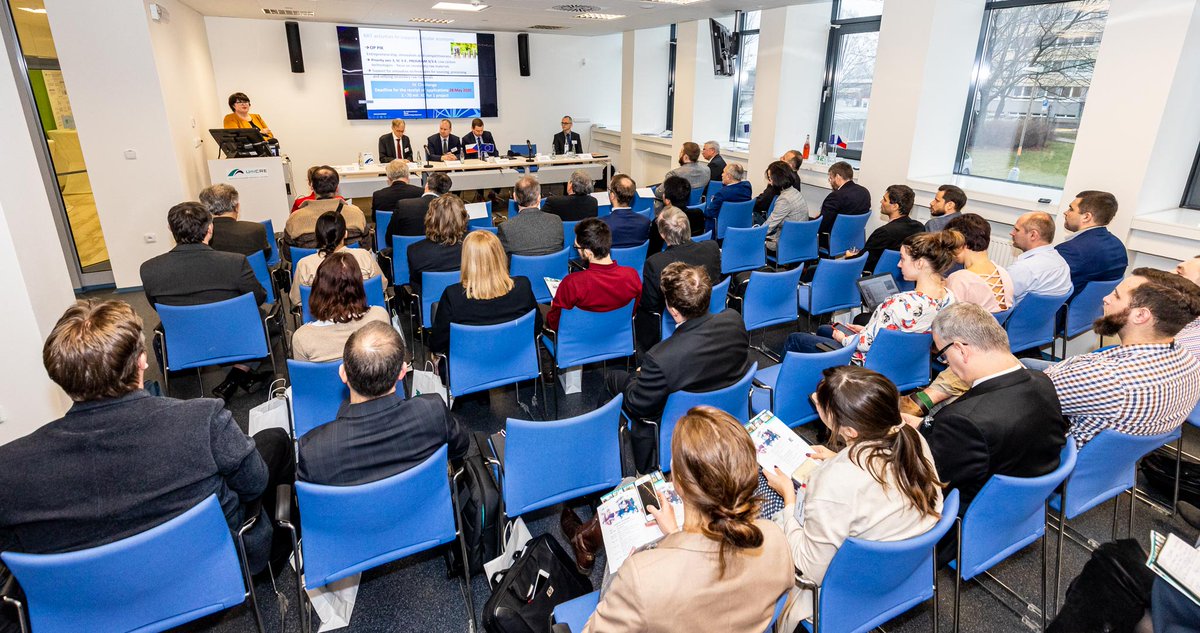 ORLENUnipetrol's tweet photo. V sídle Unipetrol výzkumně vzdělávacího centra se dnes koná workshop zaměřený na zpracování plastového odpadu. Setkání se zúčastní více než 70 vědců, manažerů průmyslových firem, zástupců státní správy a dalších odborníků ze 4 zemí – Česka, Polska, Německa a Slovenska. #UniCRE https://t.co/jAP7WfWHUq