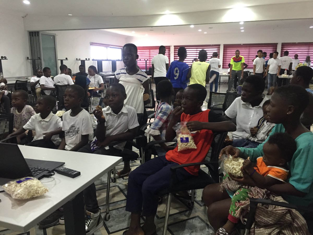 AIMSGhana's tweet photo. AIMS Ghana @MastercardFdn scholars organized a 2019 #Christmas party for the kids of the Santoe community in #Accra. 

They prepared a variety of activities, such as movie session, board games, dance competition, musical chairs and much more!  

#TBT https://t.co/R2UyuIzPne