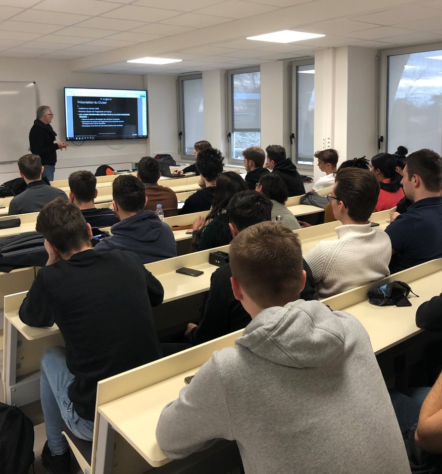 hybrialyon's tweet photo. Hier le @Cluster_ingera2  venait rencontrer nos étudiants de 3ème année pour présenter le challenge 24H ingé'innov.

Le Cluster ingera2 organise ce challenge en partenariat avec de nombreuses entreprises et écoles dont l'INSA de Lyon et HYBRIA. https://t.co/06kOk25CmH