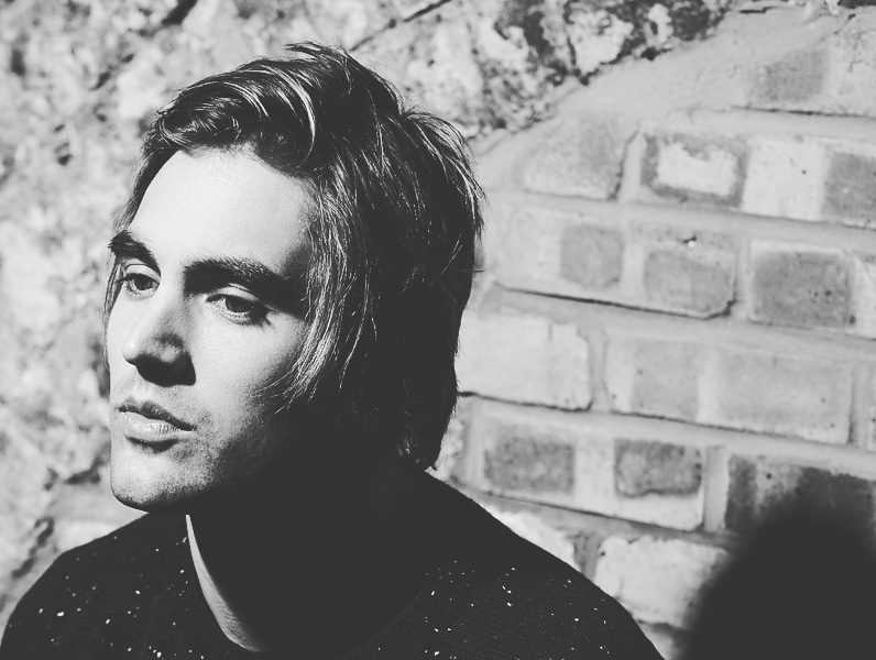ChazSimoSpain's tweet photo. This is pouring rain
This is paralyzed
I keep throwing it down two hundred at a time
It's hard to find it when you knew it
When your money's gone
And you're drunk as hell ☄️
#teamsimpson #charliesimpson #charliesimpsonspain 
Re-stacks @CharlieSimpson https://t.co/o6w5XXfroa