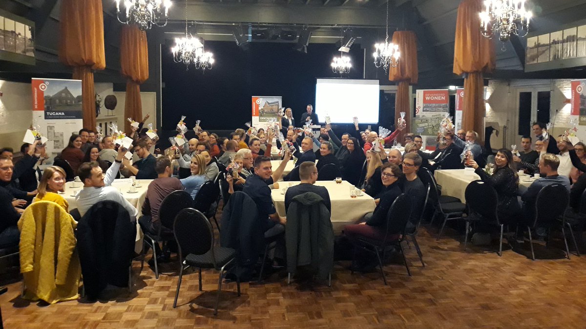 deoostergast's tweet photo. Woensdag 15 jan. in Balk in Zuidhorn heette wethouder Geertje Dijkstra-Jacobi de toekomstige bewoners van plan 2Da in de Oostergast (https://t.co/ym6NF6IJZa) hartelijk welkom en wenste ze alvast veel woonplezier. Namens de gemeente bood ze de kopers een streekproduct aan. https://t.co/klroSsFQA5