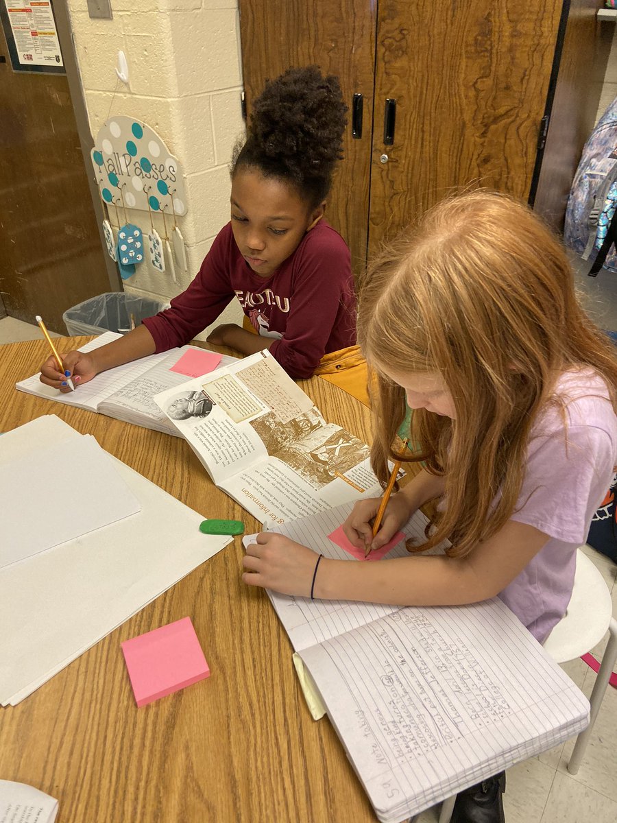 NancyRoberts4th's tweet photo. Research teams exploring nonfiction texts to identify text structure to help identify what’s most important when note-taking! @LucyCalkins @bakerelembears https://t.co/AXUPxhy53O
