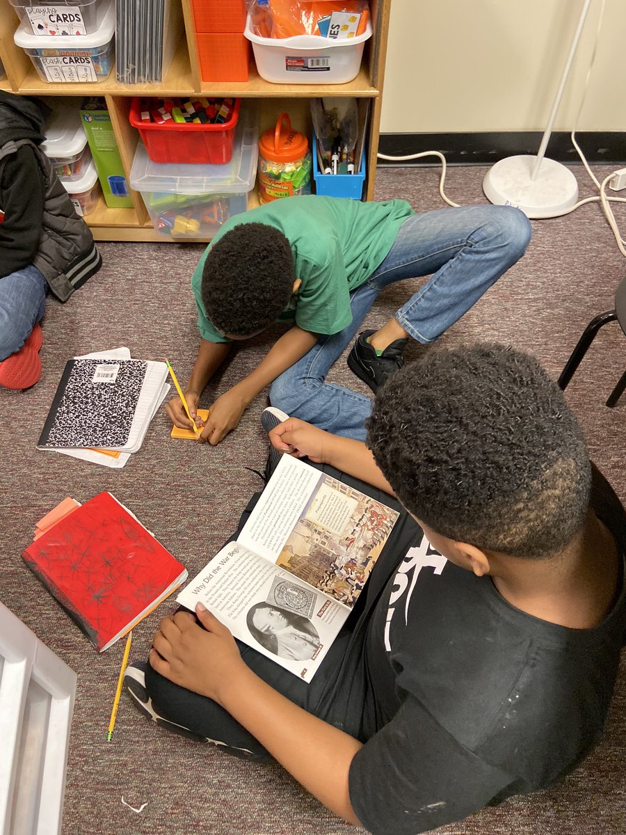 NancyRoberts4th's tweet photo. Research teams exploring nonfiction texts to identify text structure to help identify what’s most important when note-taking! @LucyCalkins @bakerelembears https://t.co/AXUPxhy53O