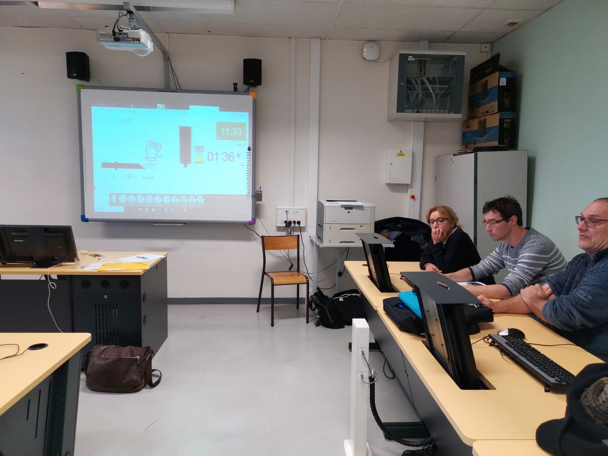 salchriscolomb's tweet photo. La #formation des #RPUN par les chargés de mission de la @Dane_ot du 18, 36 et 41 continue. Échanges de pratiques et mutualisation à l'aide de #framap et #classroomscreen au lycée Balzac D'Alembert à Issoudun https://t.co/1cTdDbjwMT