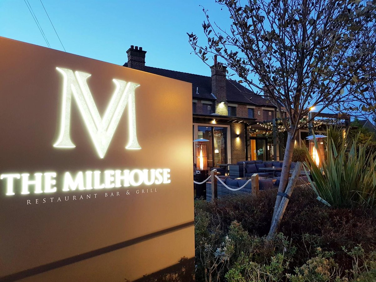 We're working on two VERY exciting projects at the moment - hoping to bring you more details soon. 

In the meantime, enjoy some pics of recent completed #signage projects...

#signmakers