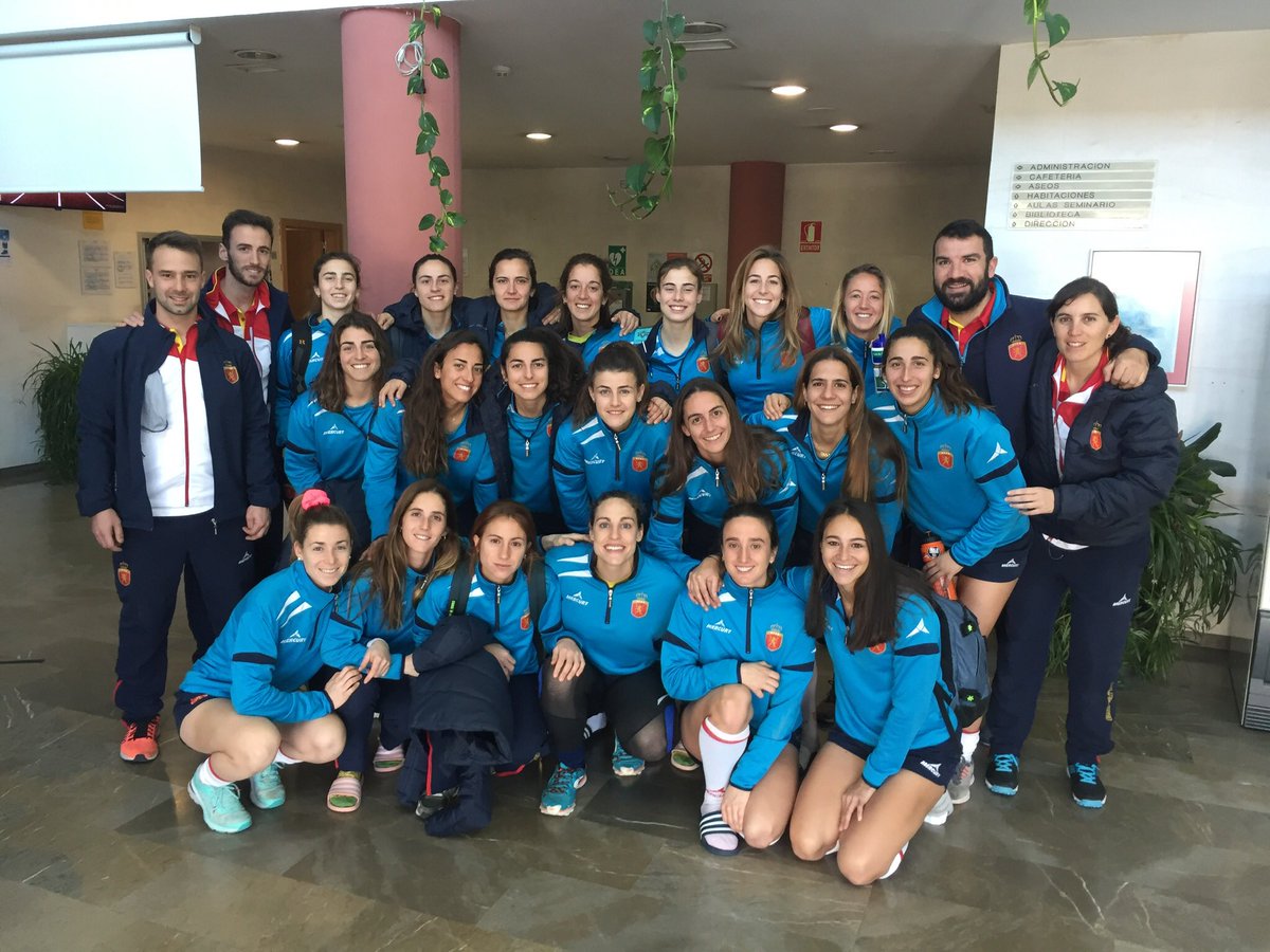Finaliza la concentración en altura de <a href="/AbsolutaFem/">RedsticksHockeyFem</a> ya pensando en el próximo objetivo <a href="/rfe_hockey/">RFEH Hockey</a> <a href="/deportegob/">CSD</a> #2320m #CARSierraNevada #hockey #altitude