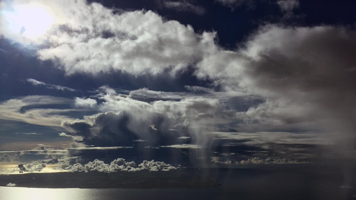 DLR_de's tweet photo. Klimafaktor ☁️ - Wie niedrige Wolken in Passatregionen auf die globale Erwärmung reagieren, untersucht die 
🇩🇪🇫🇷-Kampagne EUREC4A in der Karibik. DLR-Atmosphärenforschung ist mit Experimenten an Bord unseres Forschungsflugzeugs HALO und am Boden dabei 
✈️👉https://t.co/k9wxgdnv5q https://t.co/TUG7XHpUje