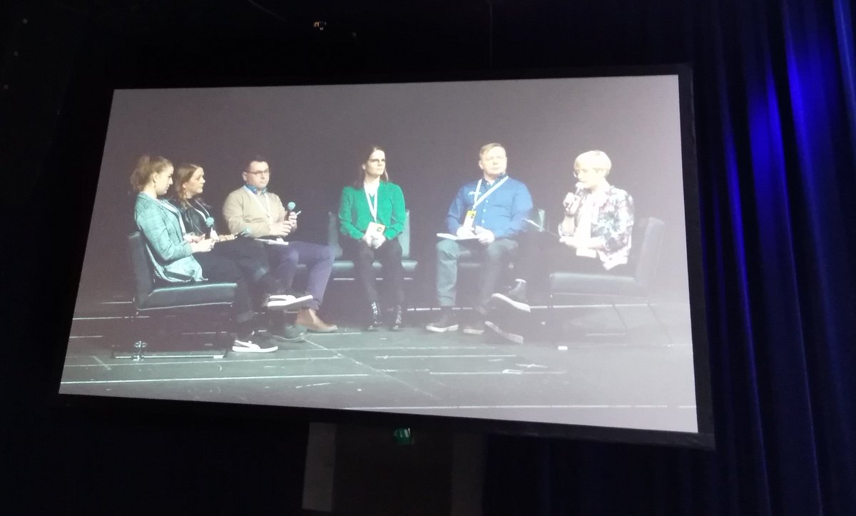 ARantaniva's tweet image. #sitralab puhuu #nuori2020 päivillä miten tulevaisuusajattelua voidaan soveltaa lasten ja nuorten eriarvoisuuden haastaviin kysymyksiin. Tulevaisuusajattelu ja #dialogi ovat oivia välineitä monimutkaisten ja vaikeasti määriteltävien ongelmien purkuun. #juvenia @xamkfi @SitraFund