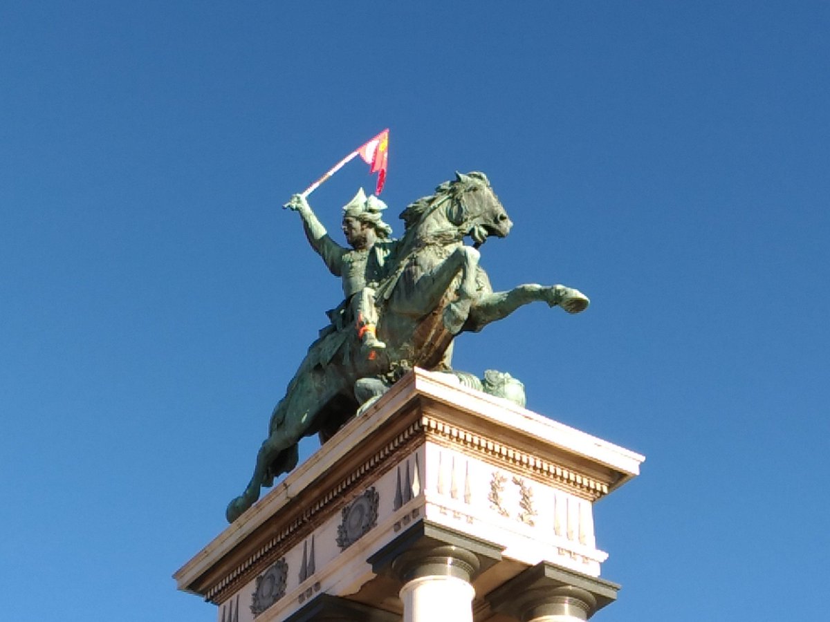 antony_cf's tweet photo. Un nouveau drapeau pour Vercingetorix. https://t.co/eSQPP0Npin