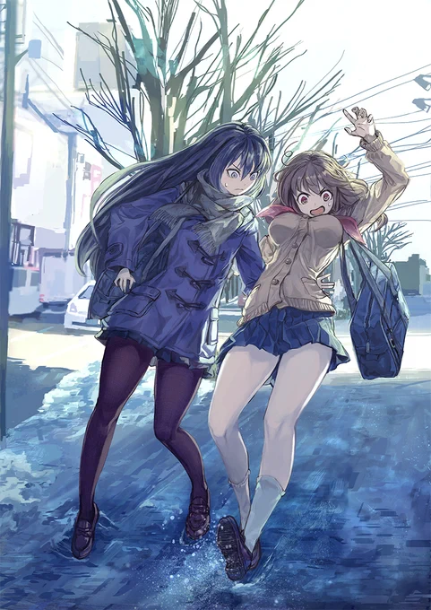 雪が降った後の凍った道を歩いている時、滑って転びそうになっている女子高生。それをとっさに片手で庇おうとする友人。 