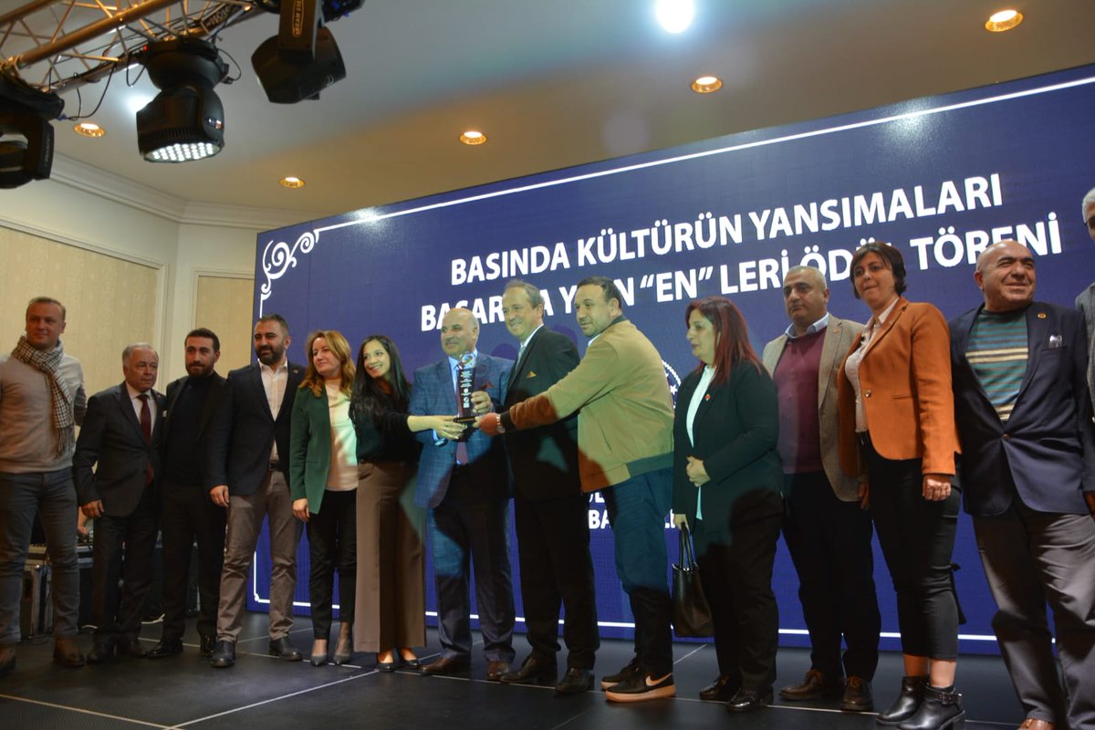 2020 Yılının İlk Haftasında Çırağan Sarayı'nda Gerçekleştirmiş Olduğumuz "Basında Kültürün Yansımaları ve Başarıda Yılın En'leri "Ödül Törenimizde Ödüller Çok Değerli Sahiplerini Buldu..Avcılar Belediye Başkanı Sayın <a href="/TuranHancerli/">Av. Turan Hançerli</a>  #dunyabasinmensuplaridernegi #dbmd <a href="/avcilarbel/">Avcılar Belediyesi</a>