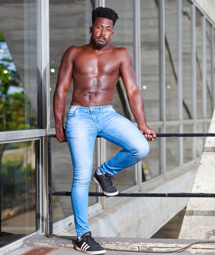 VinnyAraujo13's tweet photo. Nada paga minha liberdade
Fotografia: @al_fotografia
Produção: @phbarbosasilva1 #twomodelsbrasil
#blackmodel #modelosnegros #negroslindos #nigga #negrosoul #wakandaforever #pretos #pretinhosdopoder #southafrica #southbrasil #verao2020 #casting #castingmodel #bookstagram https://t.co/qiB4OGbTBm