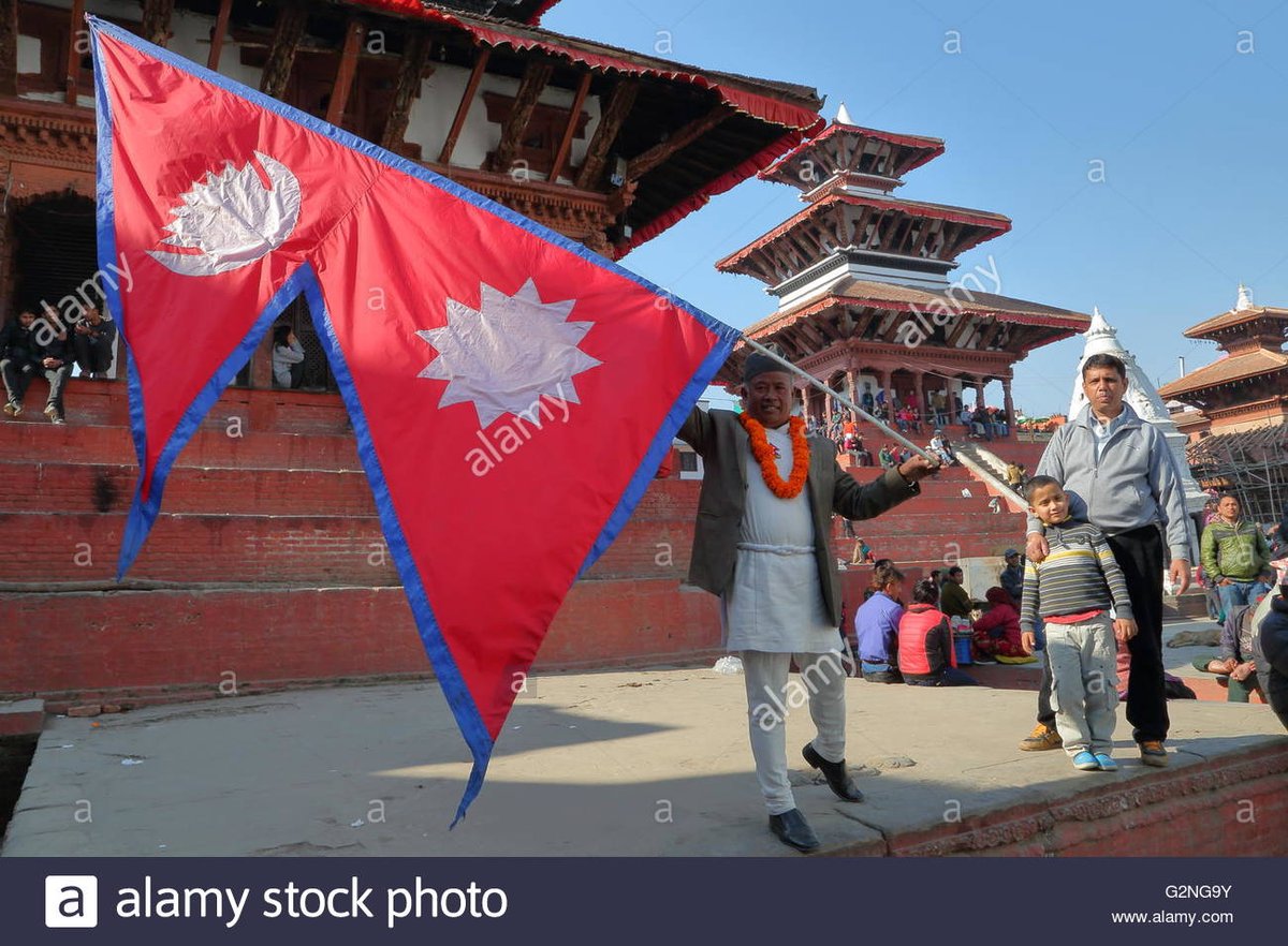 17. Bendera Nepal  adalah satu-satunya bendera resmi negara dunia yang bentuknya bukan persegi panjang.(Christophe Cappelli/Alamy Stock Photo)