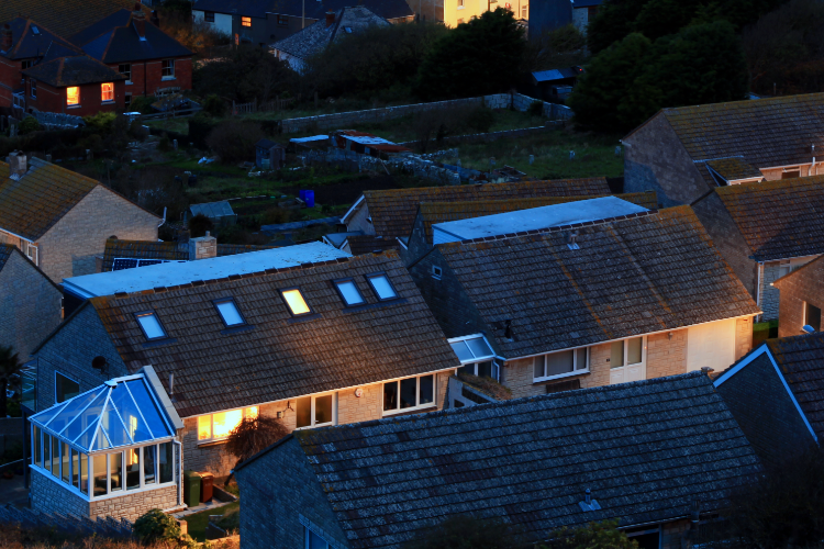 CougarMonitor's tweet photo. Criminals always watch out for houses that they think are empty and unprotected. #Protectwhatmatters to you by doing the following:

Switch lights on when you go out. You can buy timer devices that do this automatically.
https://t.co/luKnpHRBax #Securenett #SecuritySystem https://t.co/BR2hvOjTRa