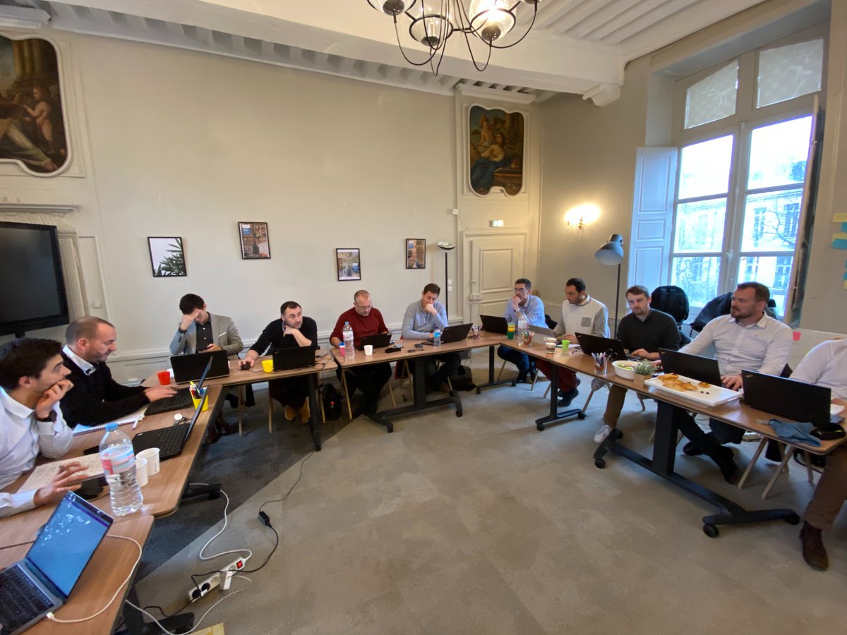 unitee_io's tweet photo. ๐ง #Launchcamp 3 // Un format #hackathon en 2 jours animรฉ par nos รฉquipes @unitee_io et 3 directions rรฉgionales (@enedis_bretagne, @enedis_pdl et @enedis Cรดte d'Azur) rรฉunies au lab d'innovations numรฉriques d'Enedis Bretagne situรฉ ร @leclozr. Merci pour votre confiance ! https://t.co/AawrlweqB5