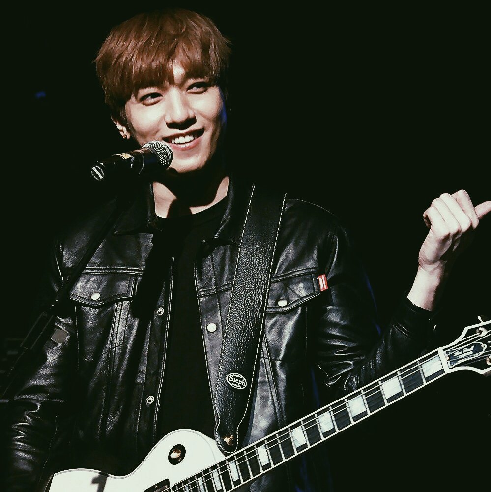 pristhetic_'s tweet photo. happiest birthday to the funniest
and talented leader, park sungjeans 🌻. may God always bless u, may ur life always filled with beautifully things, sparkle, and happiness! i hope u spent ur birthday well. i love u so much, bapak 😻. please be the part of day6 till the end 츄. https://t.co/BLW74Vq8yd