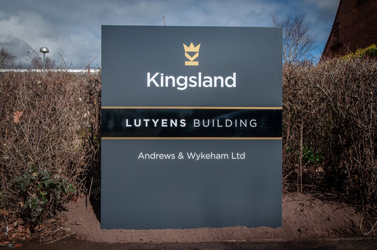 threesixtygroup's tweet image. Design, build and install... estate and marketing signage. On site at Kingsland Business Park #Basingstoke 
@Metamarkuk 
@HollisHockley @LondonClancy @JLLUK