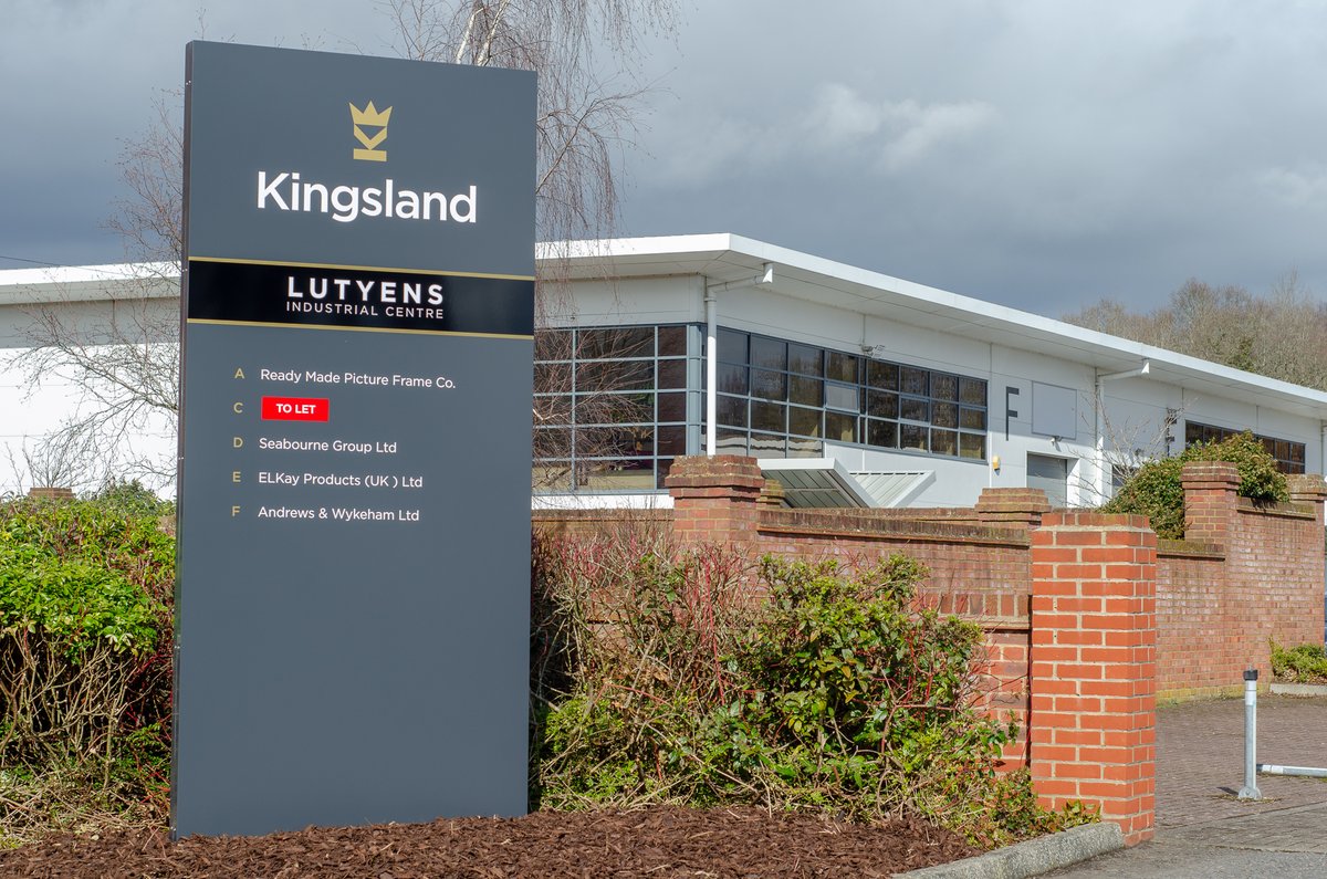 threesixtygroup's tweet image. Design, build and install... estate and marketing signage. On site at Kingsland Business Park #Basingstoke 
@Metamarkuk 
@HollisHockley @LondonClancy @JLLUK