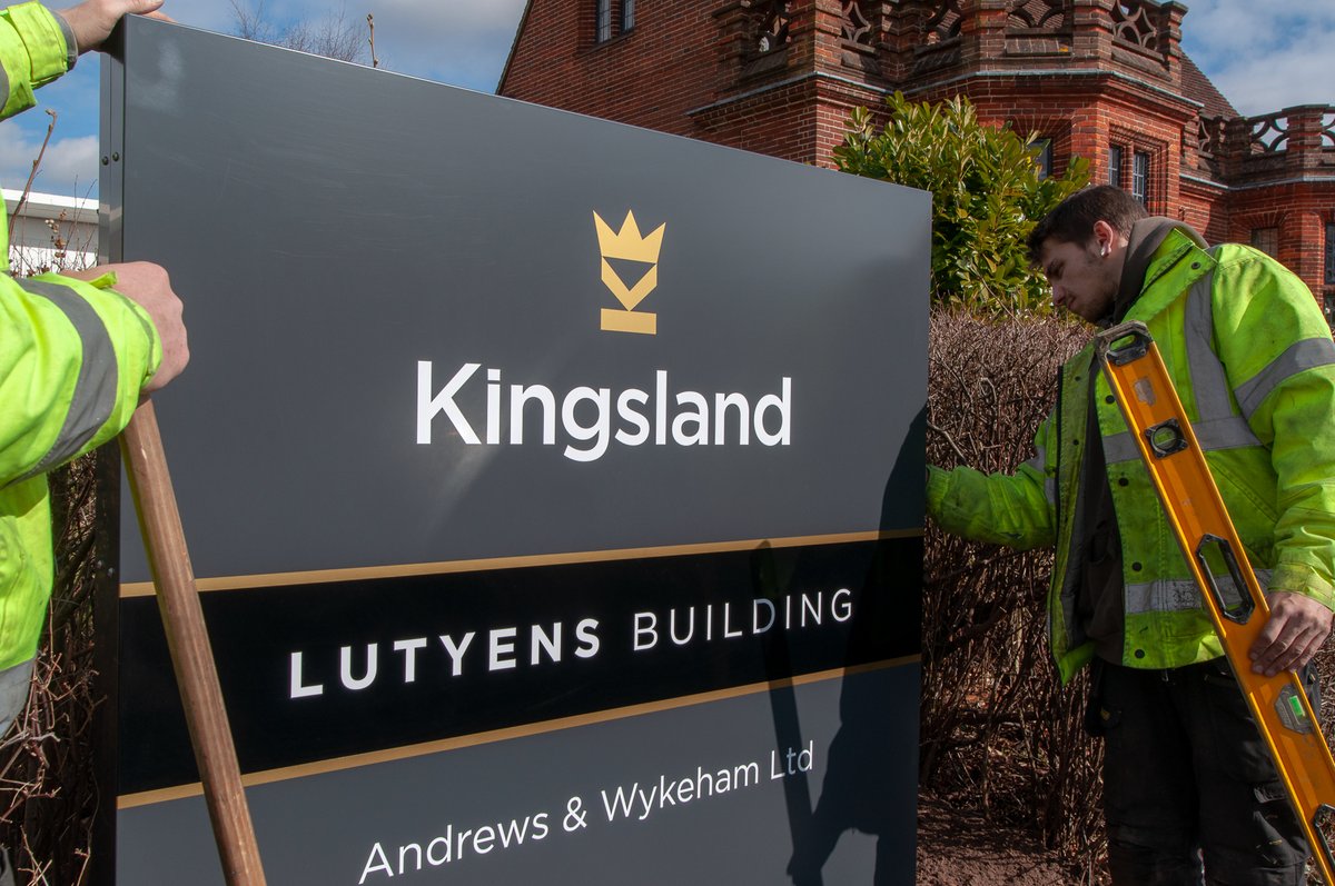 threesixtygroup's tweet image. Design, build and install... estate and marketing signage. On site at Kingsland Business Park #Basingstoke 
@Metamarkuk 
@HollisHockley @LondonClancy @JLLUK