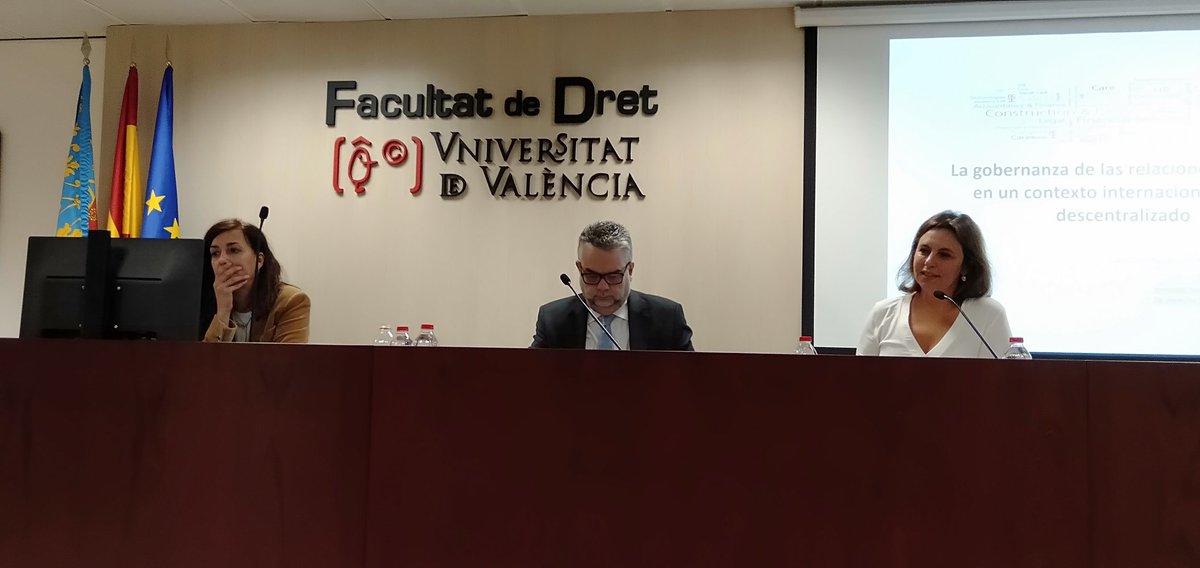 EsperanzaMacar7's tweet photo. La gobernanza de las relaciones laborales en un contexto internacionalizado y descentralizado. Ponentes @amparoesteve100 #GibertoStürmer en la @DretUV
Jornadas Hispano-Luso-Brasileñas de Derecho y Mercado de Trabajo. coord @FernandoFita #Araujo, #Lenzi #Requens #Nahas https://t.co/57GwZx5px1