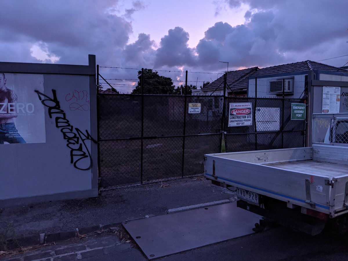 Johnny_Barnard's tweet photo. Hey @morelandcouncil , you've given most of the footpath to this building site in Weston Street, East Brunswick but no construction has happened for six months. Any chance we could have our footpath back? https://t.co/rO7TvUZHsO