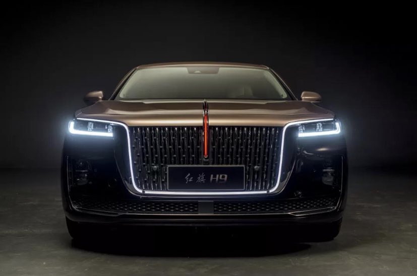 Chi2ese's tweet photo. 【中国自動車大手が最新モデルを発表】

中国の自���車メーカー第一汽車が、自主ブランド「紅旗」の高級セダン「H9」を発表。 

「3.0T V6エンジン」を搭載、自動運転レベル2.5の全機能をカバー、自動駐車やハイレベル巡航などの19のスマート機能が揃っている。
https://t.co/mug5O2ySSE https://t.co/pYOEF1HrdX
