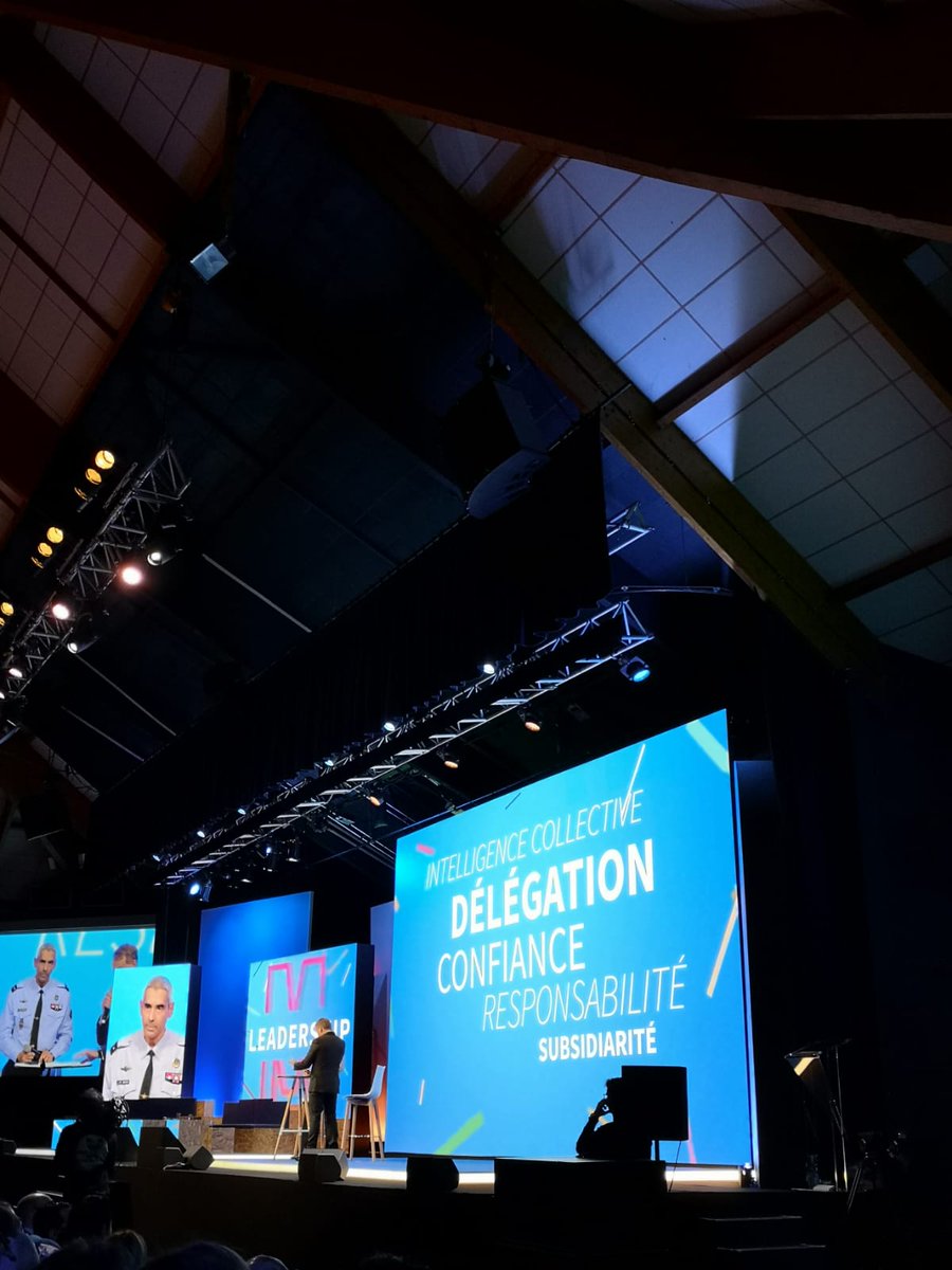 AXAFrance's tweet photo. Intervention du Général #Gontier des @PompiersParis pour apporter son témoignage sur l'intervention de #NotreDame de Paris. Un discours plein d'inspiration et de leadership. #AXAStationM https://t.co/WzUM4Mit8o