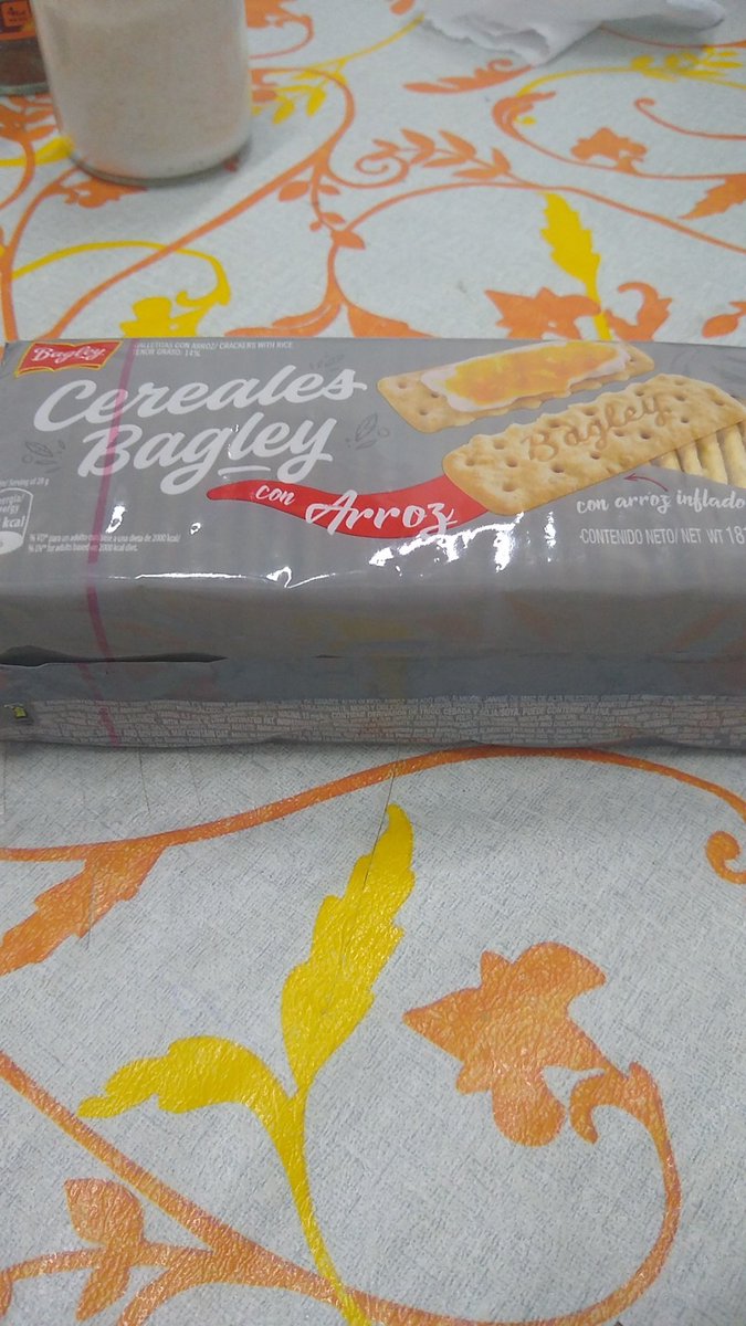 Kari_Molina's tweet photo. @sandralasp robando mis galletas para mí refrigerio! https://t.co/cRQEvq97OH