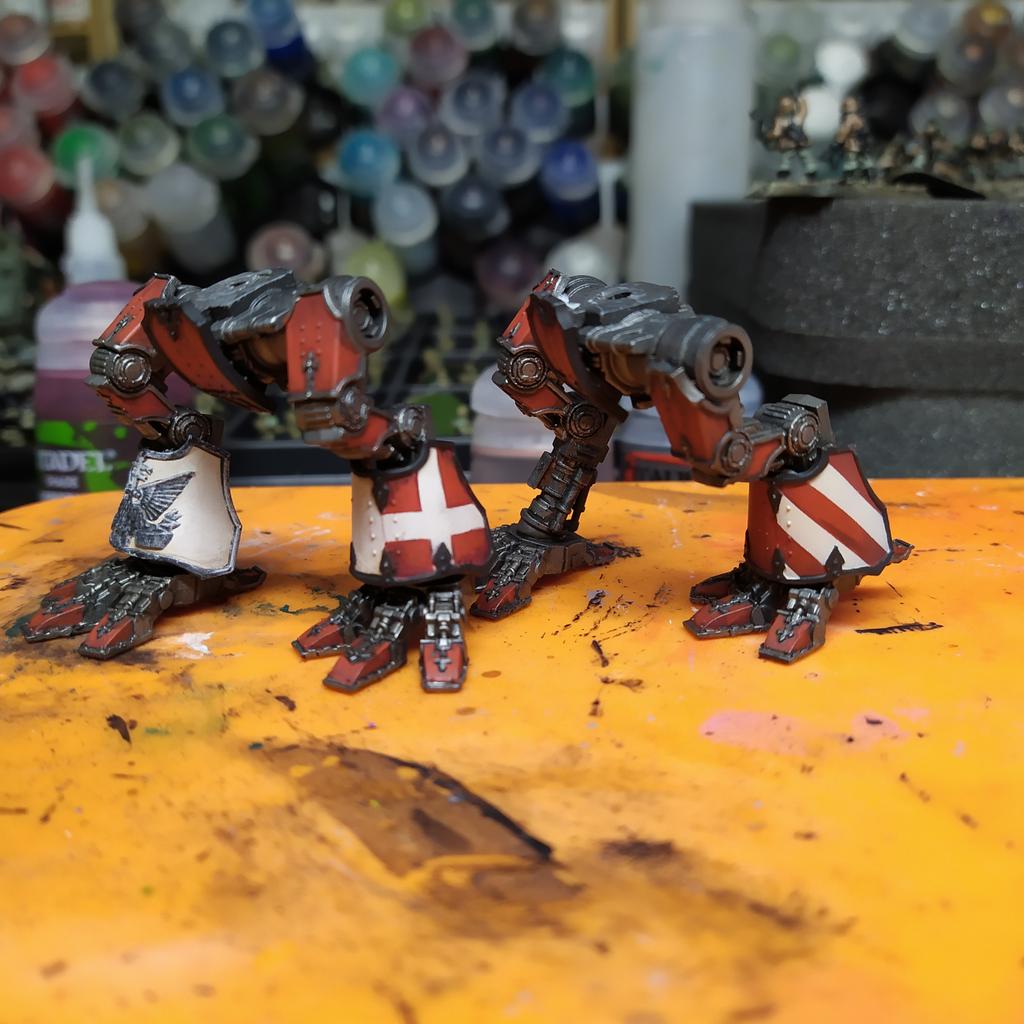 MadM_Minis's tweet photo. Working on a pair of Legion Atrus warhounds for Titanicus. Adding personal heraldry to the legs.
#warhammer40k #titanicus #titans #warhound #w40k #legioatarus #atarus #warhammer https://t.co/yztko3FbNO