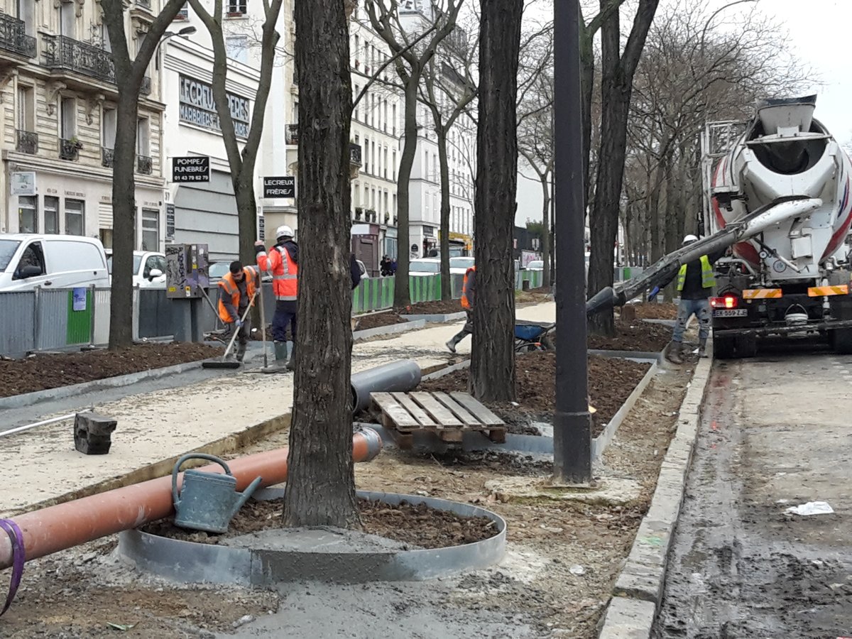 LachaiseA's tweet photo. #Paris11, @Anne_Hidalgo dépense 1,5M€ pour "végétaliser" les boulevards de Ménilmontant et de Charonne. 
Encore une belle démonstration d'écologie en béton!
Sérieusement, le décalage entre le discours et la réalité est atterrant! https://t.co/TVmVaJikoU