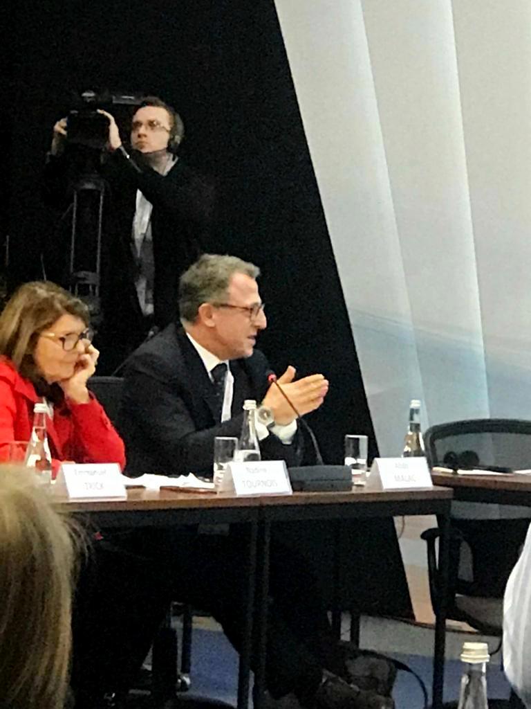 smoroda24's tweet photo. Также на Гайдаровском форуме делегация Ульяновской области во главе с @morozov_si провела встречи с послами - ключевыми партнёрами региона.🤝 Обсудили межрегиональное сотрудничество в 2020 году.

#Ульяновск #УльяновскаяОбласть #ГайдаровскийФорум https://t.co/gUaaYV1ZeS