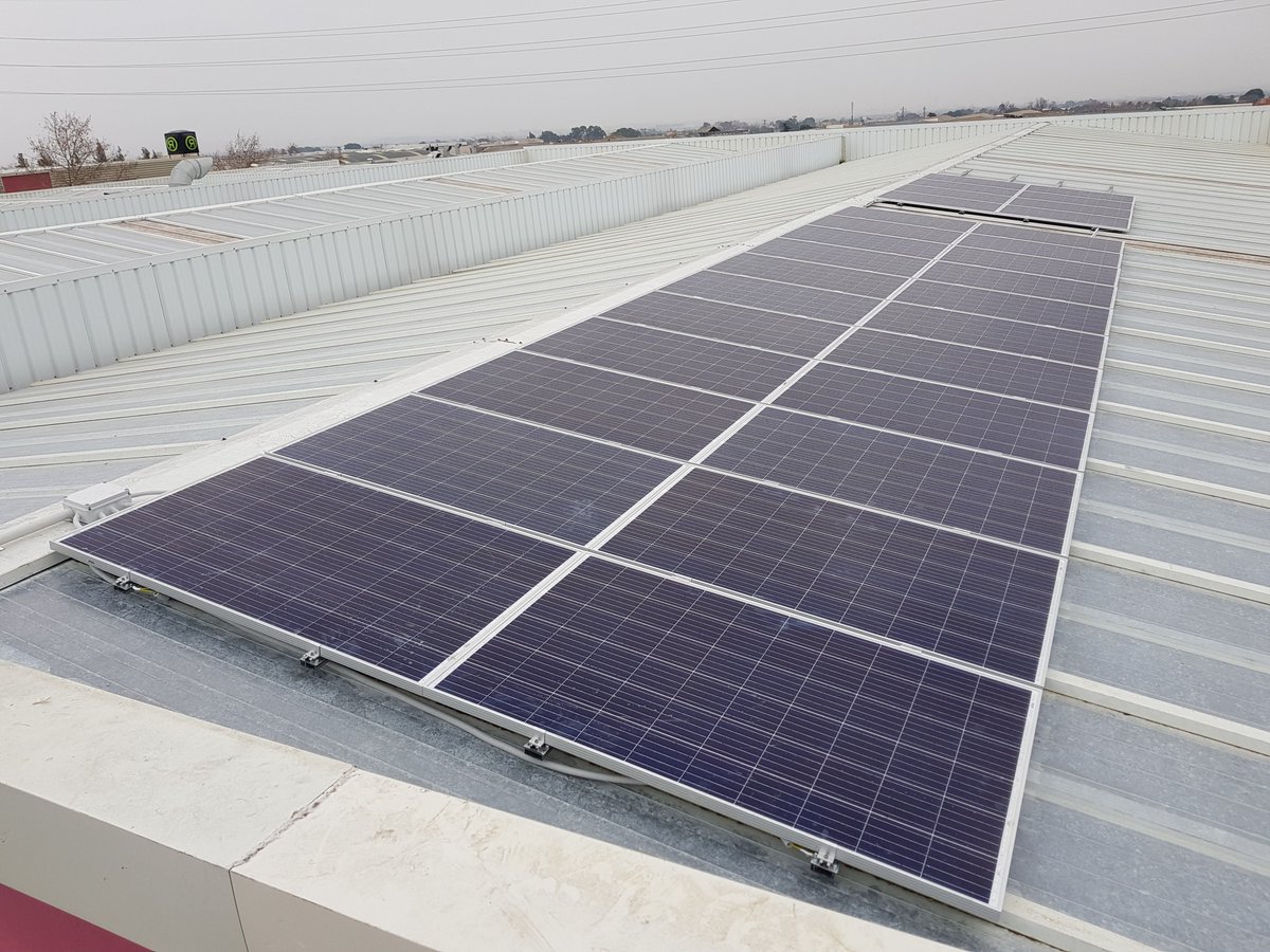 coll_enric's tweet photo. Assolim un nou pas cap a l'energia 0 amb la producció d'energia fotovoltaica a la nau de #clavegueram de @sorea i #Aquambiente a #Reus. Generem el 33% de l'energia que consumeix la instal·lació #ODS #Bioservei #sostenibilitat https://t.co/RKLluCMX9s
