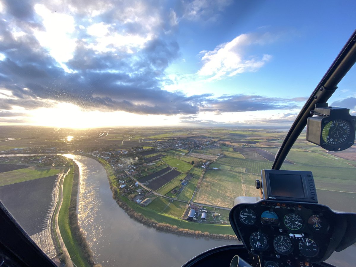 HummingbirdHeli's tweet photo. Every time we go up🚁,we are able to appreciate these stunning views. How lucky we are as helicopter pilots 😇. Have you ever dreamed about having a view like this, for the rest of your life ? Have a look at our website to or call us at 01302 802221 📞 https://t.co/kLCaBQ0RhK