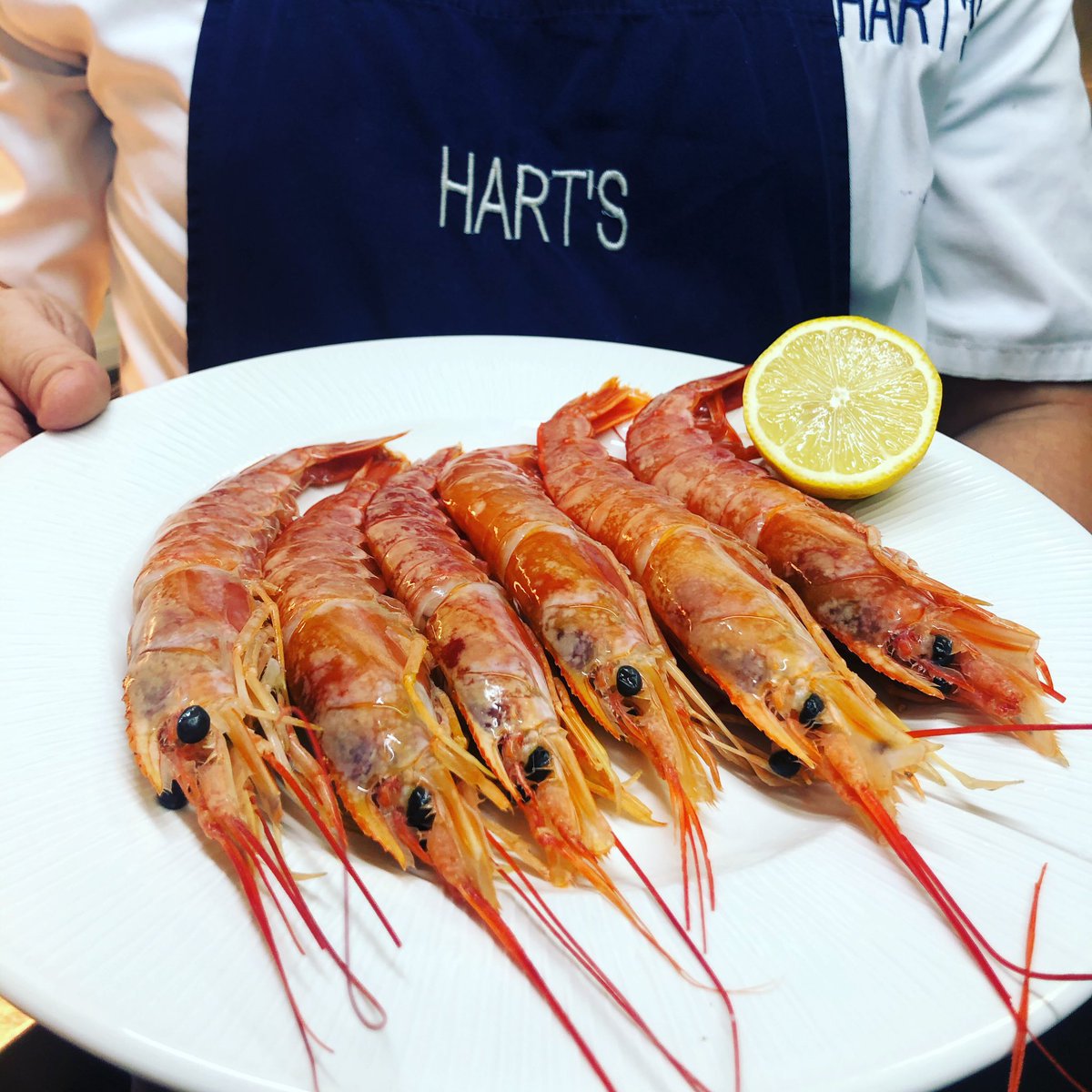 HartsNottingham's tweet photo. Chefs are prepping these fabulous looking prawns for today’s starter - grilled prawns, black garlic purée & lemon dressing 🍤 🍋 #chefs #prawns #starter #nottingham #lovenotts #hartskitchen #nottinghamrestaurant #behindthescenes #kitchen #2aarosettes https://t.co/pSPksa3F5S https://t.co/bbdZ53c91s