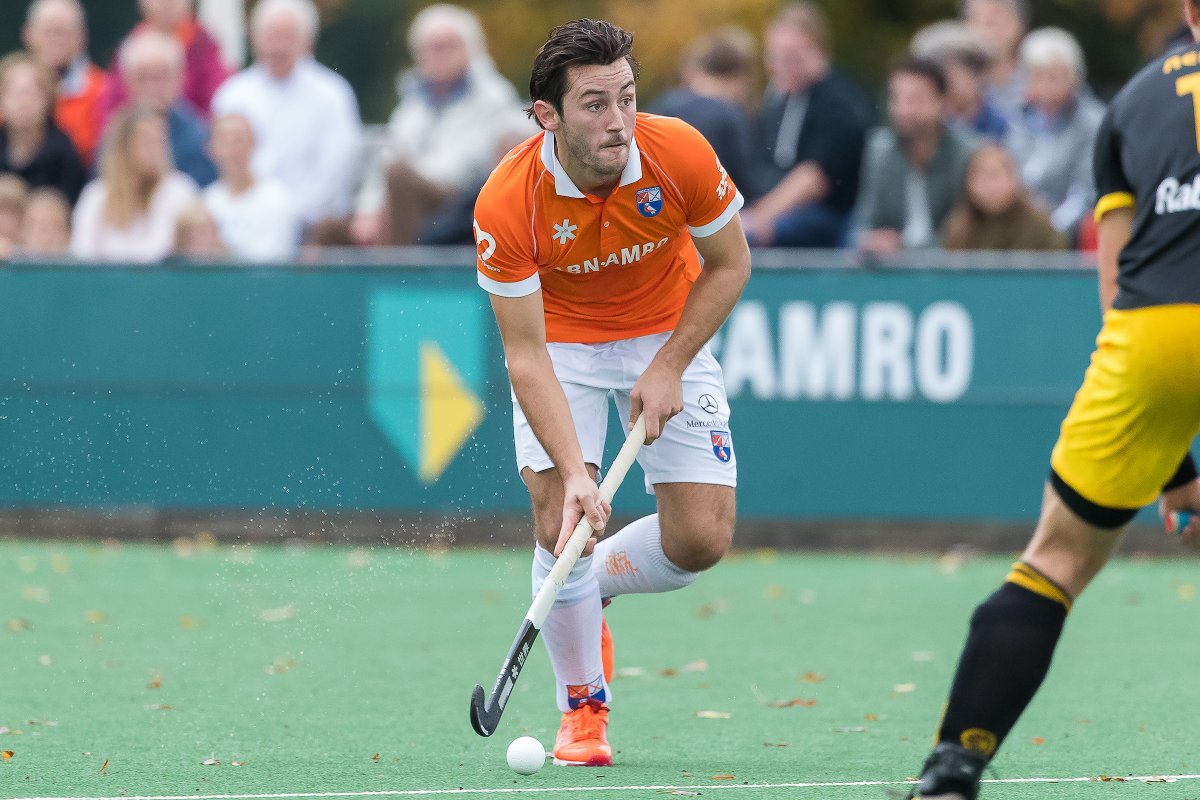 Arthur van Doren has confirmed he will extend his stay at HC Bloemendaal with Glenn Schuurman, Floris Wortelboer and Florian Fuchs also confirming they will extend their stays at the club beyond the current season.

Details:
ehlhockey.tv/2020/01/16/van…