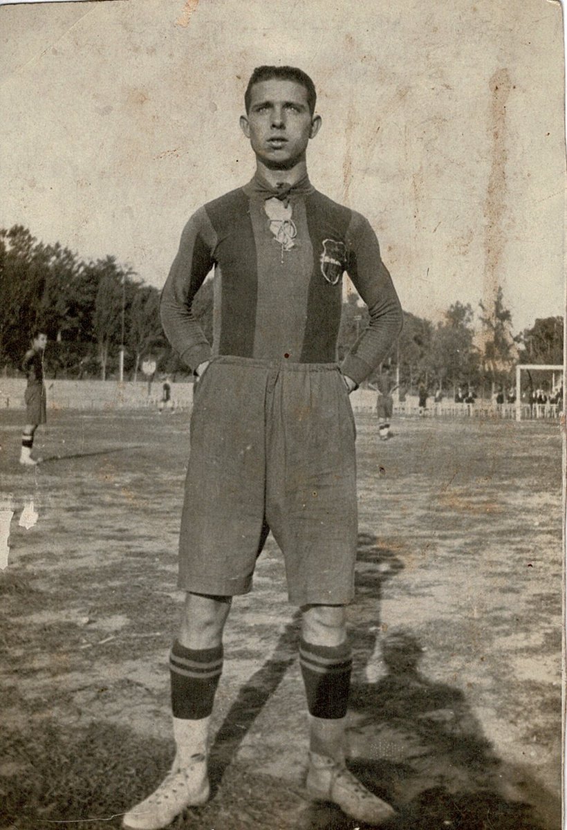 Alfredo Arróniz con la camiseta del Gimnástico en la temporada 1923-1924. Militó en las filas del club azulgrana en dos etapas distintas. También defendió las camisetas del <a href="/RCDEspanyol/">RCD Espanyol de Barcelona</a>, <a href="/valenciacf/">Valencia CF</a> o <a href="/CD_Castellon/">CD_Castellon</a>. #LUDhistoria