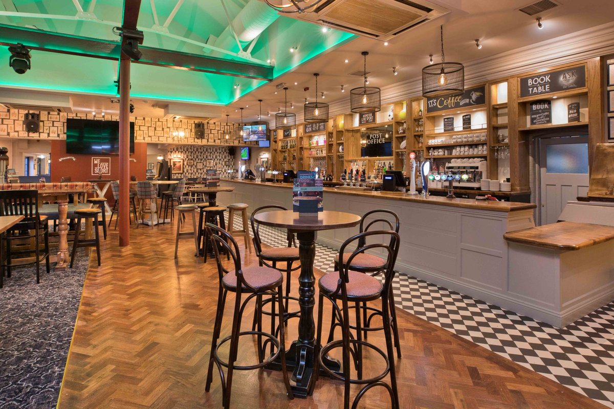 Dv8Lucy's tweet photo. Recently refurbished, The Old Post Office is a large, traditional pub in the historic town of Newark.
A mix of patterns, vivid colours and a spacious outdoor seating area make this warm and friendly pub perfect for any occasion! 🍻 #interiordesign #dv8designs #pub #traditional https://t.co/YPNu9duhAq