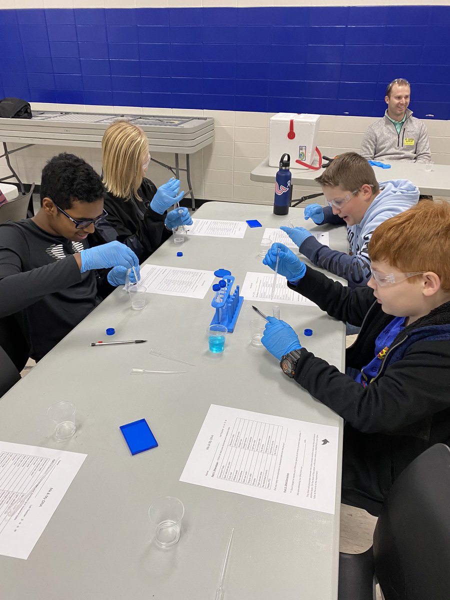 SMSwiz's tweet photo. Just a little #DNA extraction to start the week for #i3STEMzeta 🙃 #AbbottLab #MeAndMyDNA #STEM @ShanahanMS (1/2) https://t.co/q6nC1YIqg8