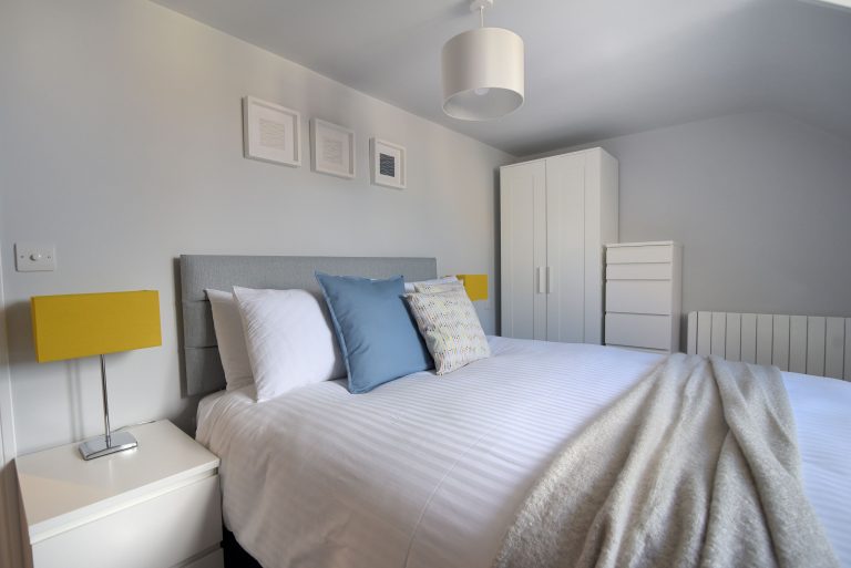 The Loft is a beautifully stylish third floor apartment enjoying enviable sea views – an ideal retreat for a short weekend break or a longer seaside holiday. 
Currently offering 10% off all availability up to 3rd April 2020

lymebayholidays.co.uk/property/the-l…