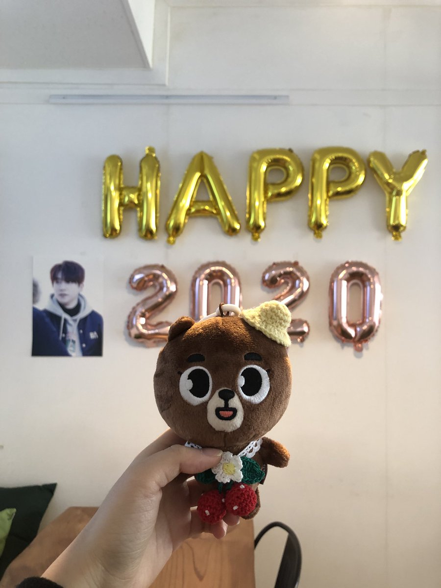 rabibear_'s tweet photo. 꿀단지님 생일카페 후기입니당!
컵홀더랑 포토카드 귀엽고 잘생기고 다해ㅠㅠㅜㅜㅠ 카페 안도 여기저기 구석구석 온통 성진이라서 너무 좋았어요🥺💕 천장? 조명?에도 막 달려있더라구요..💕 포토존도 예쁘구ㅠㅠㅜ잘 보고 갑니다😆
#성진이생일초에불이붙어_Gettinghotter
#HappyBirthday_D6SJ https://t.co/jopGxNHmde