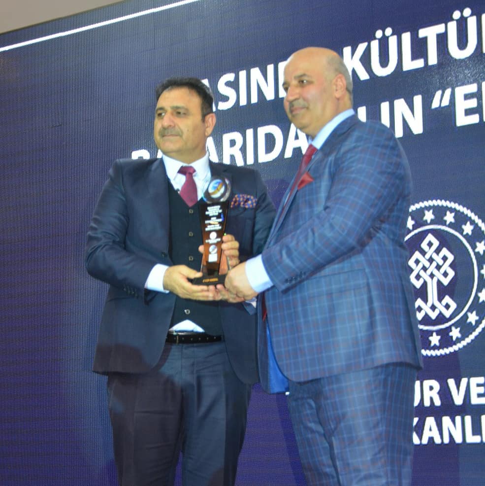 dbmd2012's tweet photo. 2020 Yılının İlk Haftasında Çırağan Sarayı'nda Gerçekleştirmiş Olduğumuz "Basında Kültürün Yansımaları ve Başarıda Yılın En'leri"Ödül Törenimizde Ödüller Çok Değerli Sahiplerini Buldu..Sayın Eyüp AKBAL @Fuzulev  @Eyupakbal1966  #dbmd #dunyabasinmensuplaridernegi https://t.co/4xAAGcl8UE