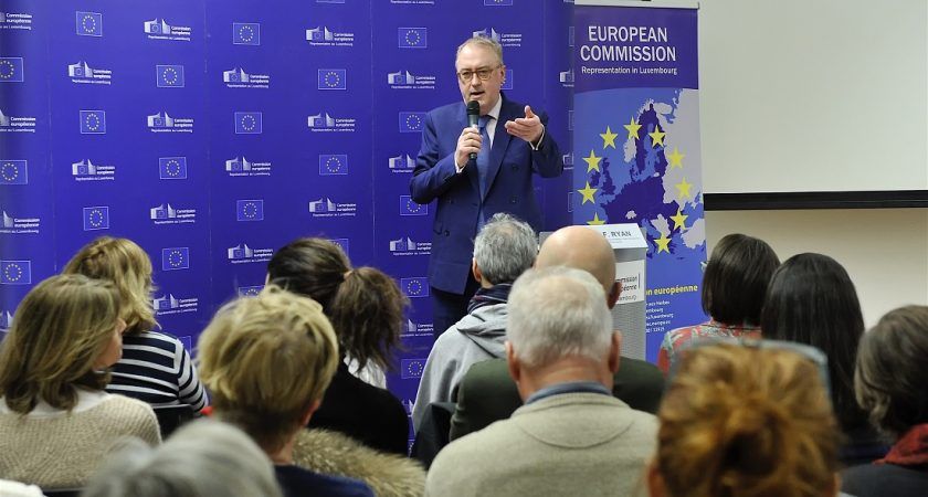 serge_montero's tweet photo. #Santé publique : les six priorités de l’ #UE - #cancer, #vaccination, qualité #alimentation, la #résistance #microbienne #AMR, le #changement #climatique et les #médicaments.
https://t.co/HbxxnnLEhT https://t.co/GxFlS09rqr