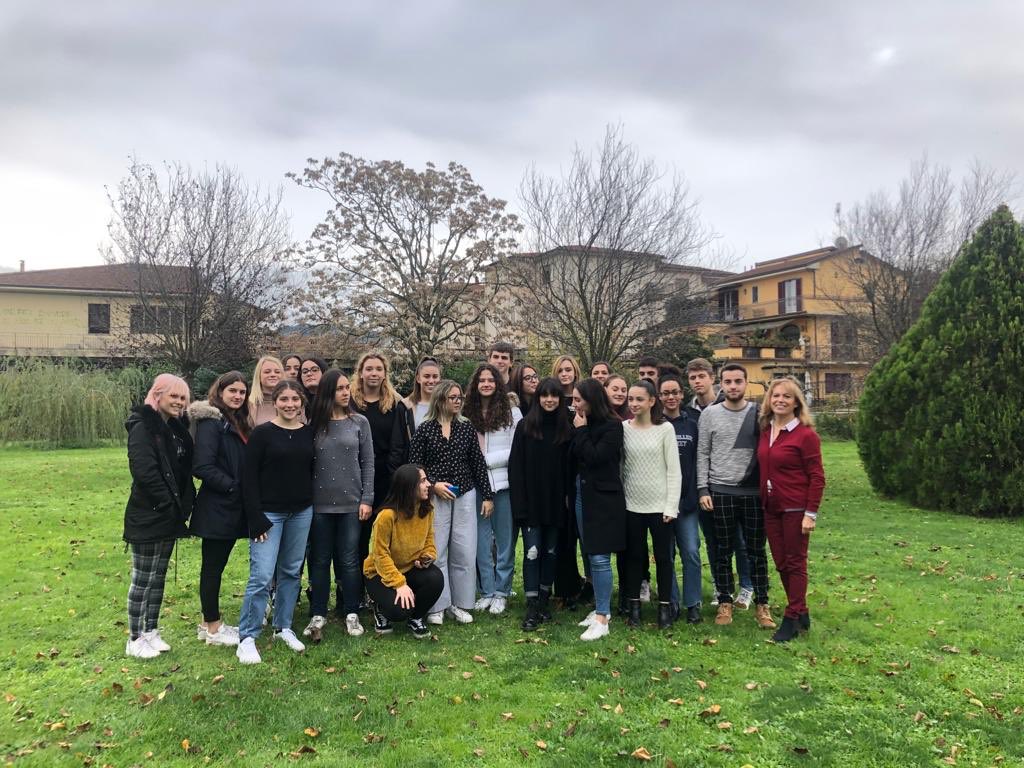 API_cultura's tweet photo. Ciao a tutti, siamo il TEAM APIcultura
Scopriamo in che modo i progetti in Italia vengono finanziati da risorse europee e nazionali. 
Questo progetto può aiutare molti giovani, e non solo, ad essere più consapevoli di come vengono spesi i fondi pubblici sul nostro territorio. 📊 https://t.co/SqAecWZDgT