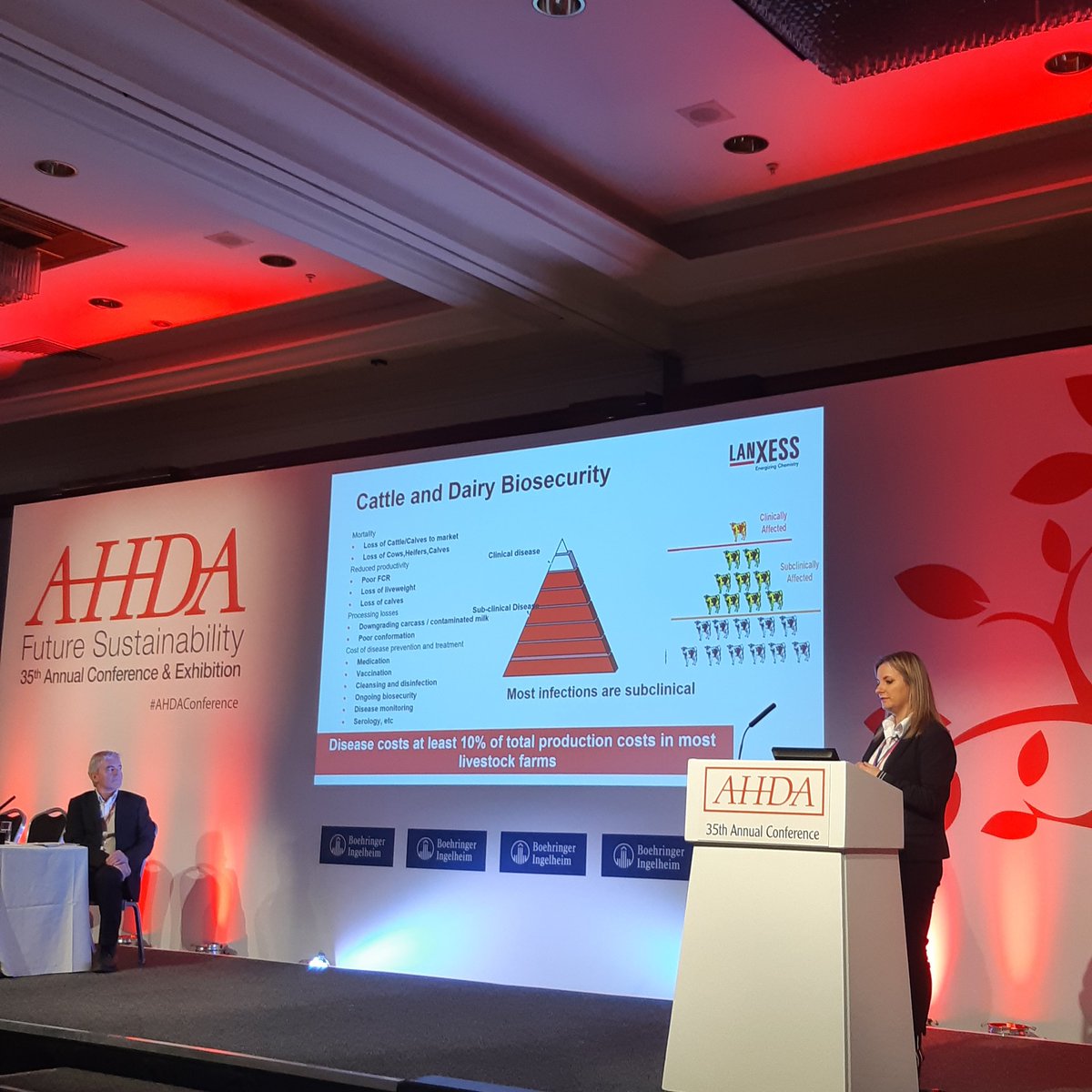 gemmawebster9's tweet photo. AHDA conference 2020 - Discussing Biosecurity: Breaking the chain of pathogen transmission. In agriculture & livestock production it's all our responsibility to improve biosecurity in the current climate where industry devastating diseases are a huge threat. #AHDAconference https://t.co/6INvAj3Pdo