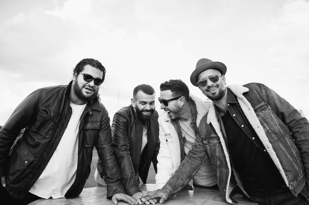 Todos para uno y uno para todos ⚔️
⠀⠀⠀⠀⠀⠀⠀⠀⠀
📸 <a href="/dannyobmor/">Danny O'Brien</a> 
⠀⠀⠀⠀⠀⠀⠀⠀⠀
#EfectoPasillo #10Años #10DiezTour #2020 #Photo