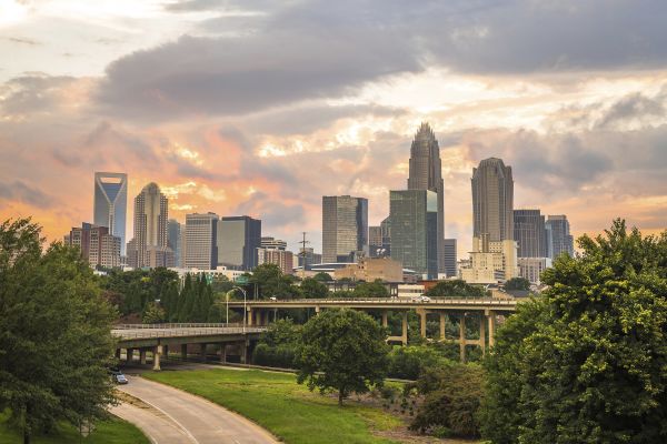 CNBC's tweet photo. Americans are flocking to these 15 cities where jobs are plentiful and salaries are rising. (via @CNBCMakeIt) https://t.co/slKlTtCgND https://t.co/vvJuqgfuq1